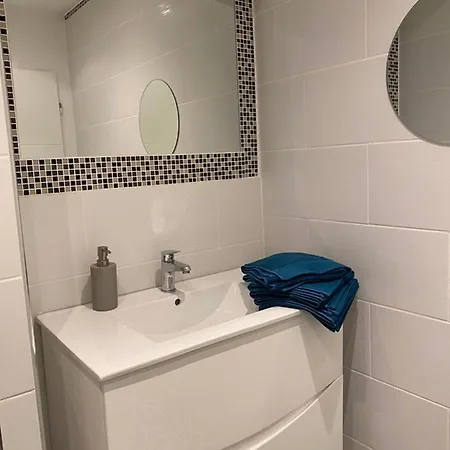 Le Raffine Et Paisible