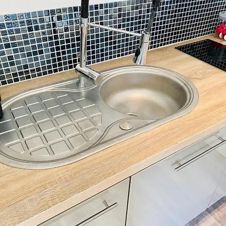 Le Raffine Et Paisible