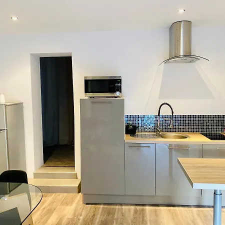 Le Raffine Et Paisible